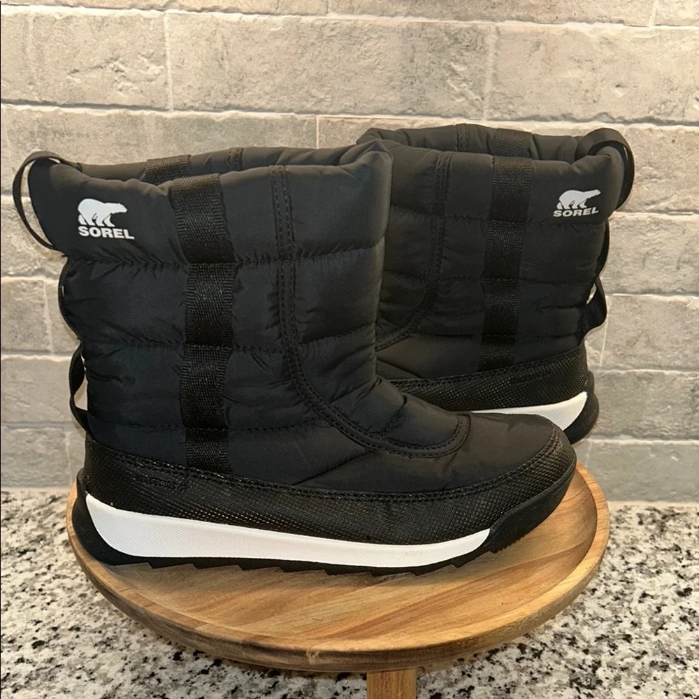 Sorel Kids whitney II waterprof puffy nylon winter bots.